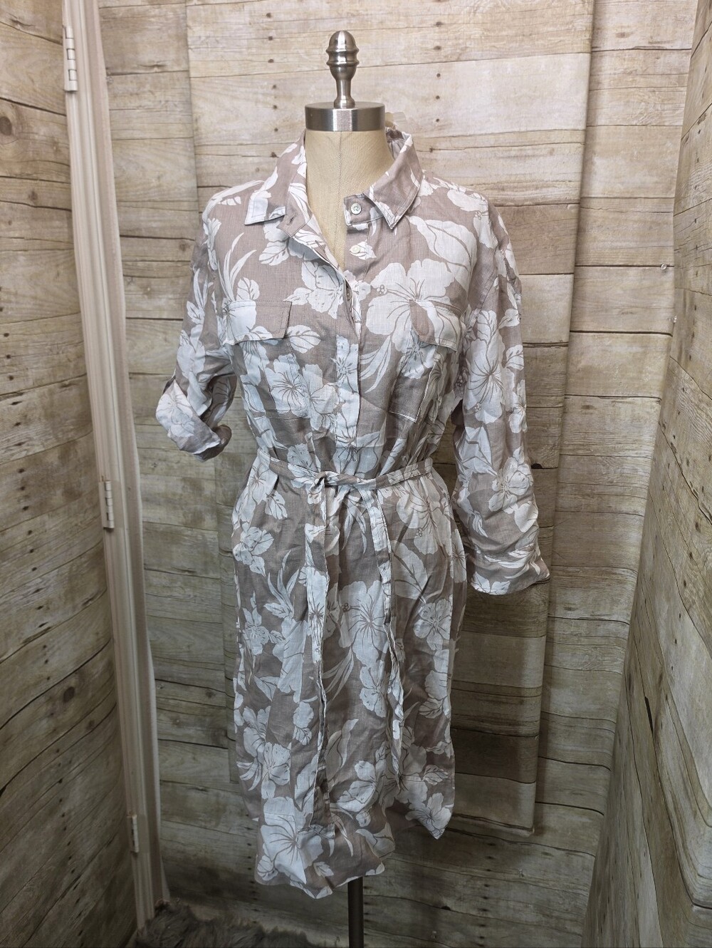 Tommy Bahama Taupe and White Floral Button-Front Robe with Tie